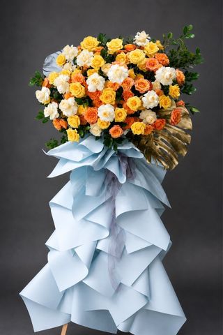 Kệ hoa hồng mix vàng – cam – trắng | hiện đại & nổi bật G64