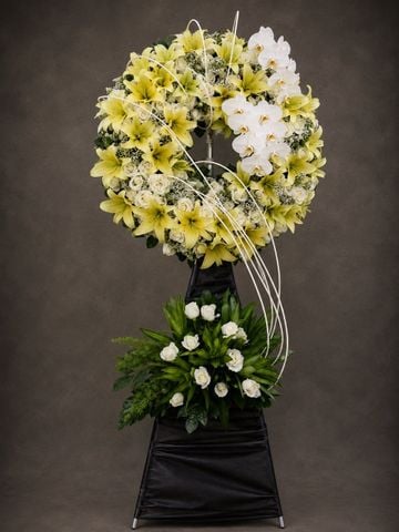 Kệ hoa chia buồn vòng nguyệt quế | Elegant Sympathy Wreath