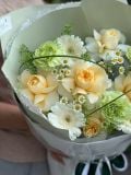 Bó hoa hồng vàng pastel mix cúc tana & cẩm chướng xanh – thanh mát & tinh tế G7