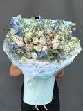 Bó Tulip Trắng & Delphinium Xanh