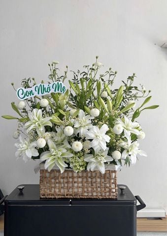 Giỏ hoa ly trắng tưởng nhớ Mẹ | White Lily Memory Basket G108