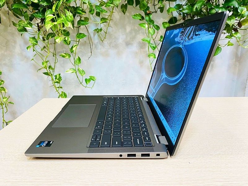 Dell Latitude 14 7450 CPU: Intel® Core™ Ultra 7 165U /Memory 32 GB LPDDR5X 6400/SSD Nvme 512Gb/LCD 14