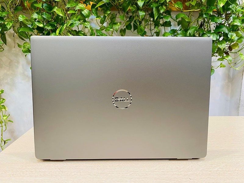 Dell Latitude 14 7450 CPU: Intel® Core™ Ultra 7 165U /Memory 32 GB LPDDR5X 6400/SSD Nvme 512Gb/LCD 14