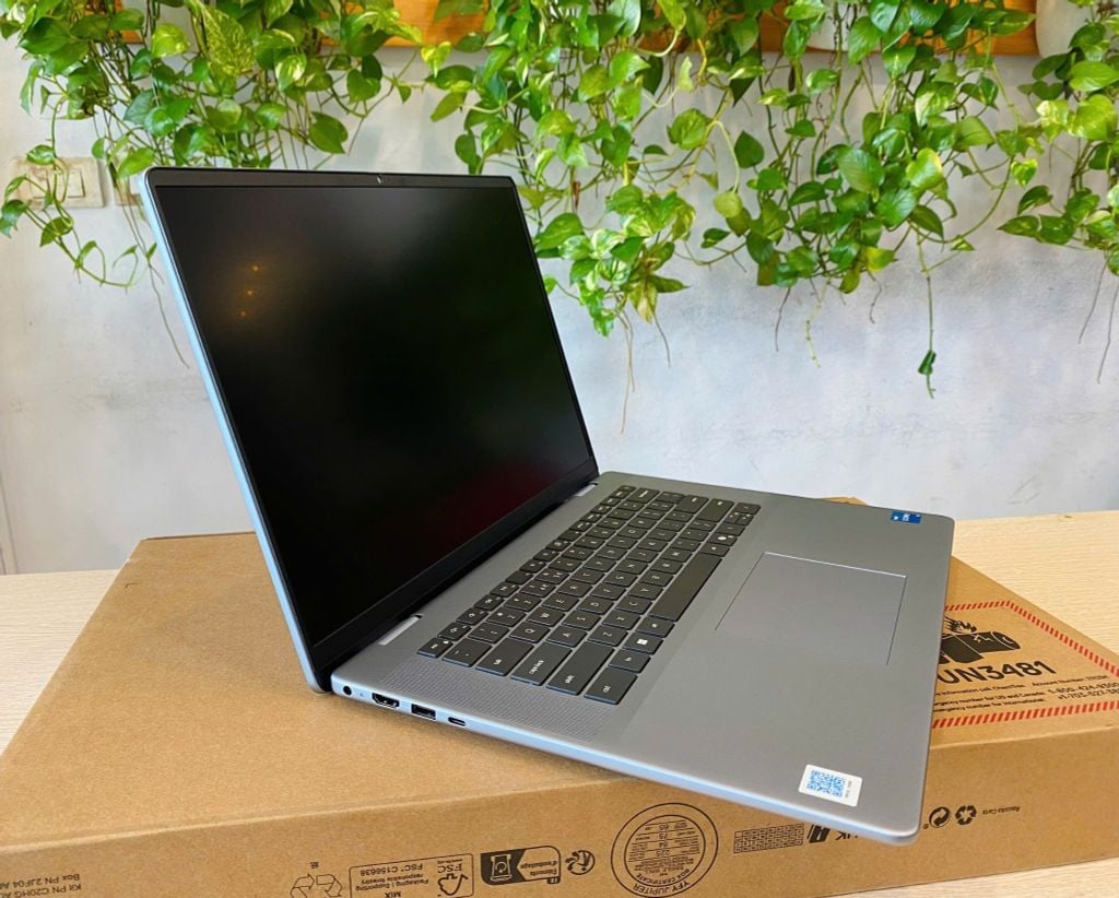 Dell Inspiron 16 plus 7640 (2024)CPU/Core i5-12450H/Memory 16GB/SSD Nvme 512GB/LCD 16.0