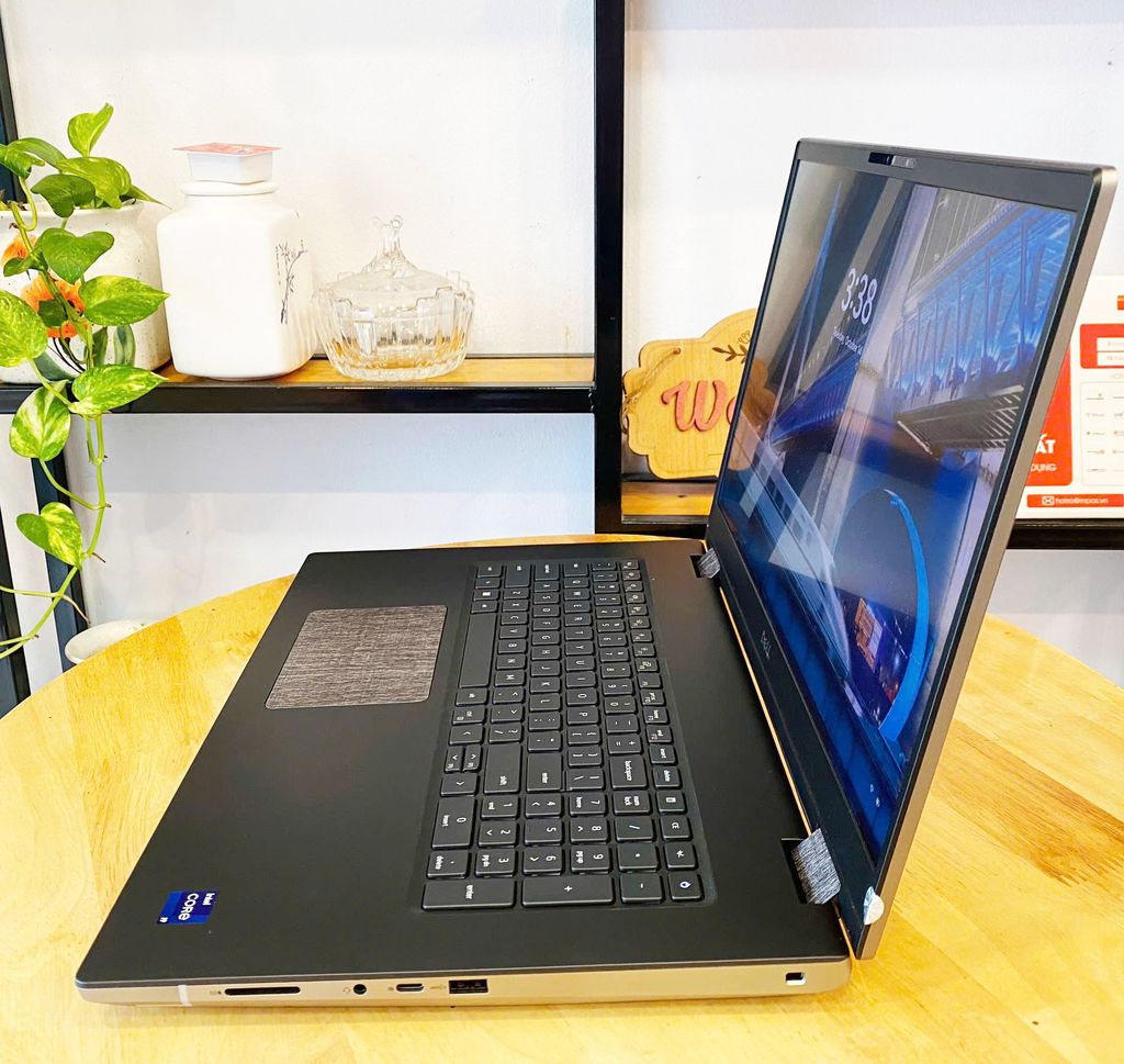 Dell Precision 7780/CPU Intel® Core™ i9-13950HX/VGA  NVIDIA RTX™ 5000 Ada Generation, 16 GB GDDR6/Memory 64GB 5600MT/s CAMM/SSD 2Tb/LCD 17.3' FHD/Batter 6 Cell, 93 Wh/WIN 11 64bis/trọng lượng 3,05kg