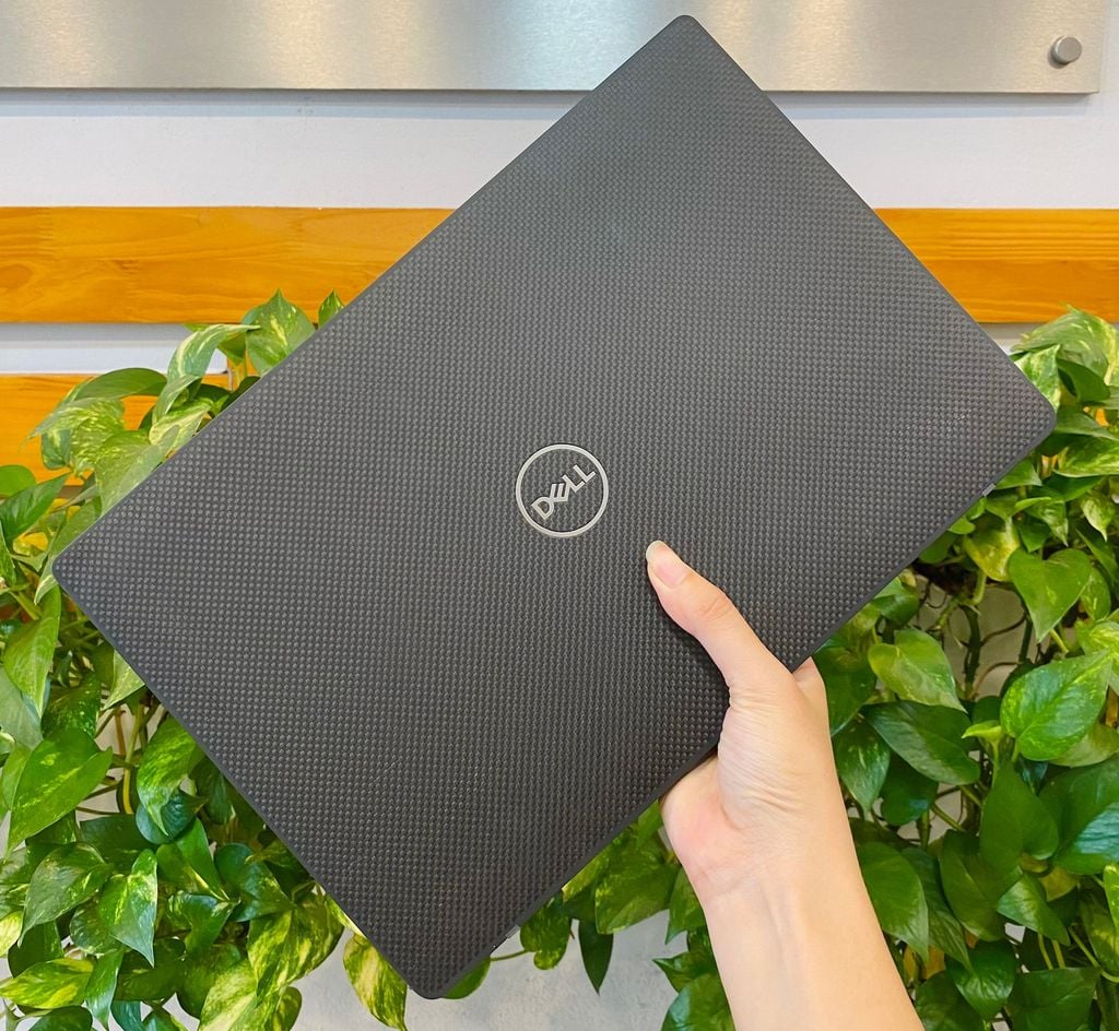 Dell Latitude 7400 Carbon CPU Core  Intel core i7-8665U|Memory 8G Max update 32Gb|SSD Nvme 256G| LCD 14' FHD|VGA Intel UHD Graphics 620 | Batery 4-cell 60| Carbon|Hệ điều hành WIN 10| Trọng lượng 1,35Kg