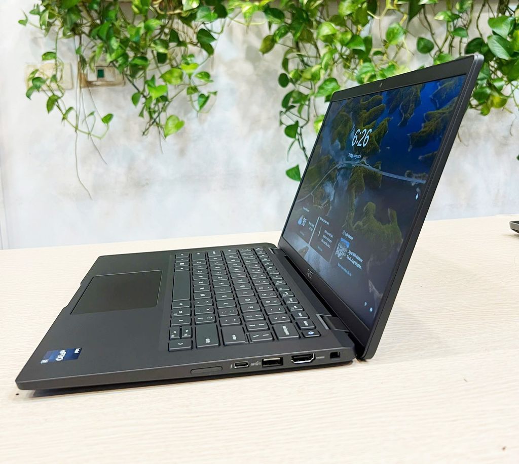 Laptop Dell Latitude 7430CPU/i7-1265U/Memory: 16GB 4800MHz LPDDR5/Storage:M.2 512GB PCIe NVMe/VGA: Intel Iris Xe Graphics/Display: 14.0