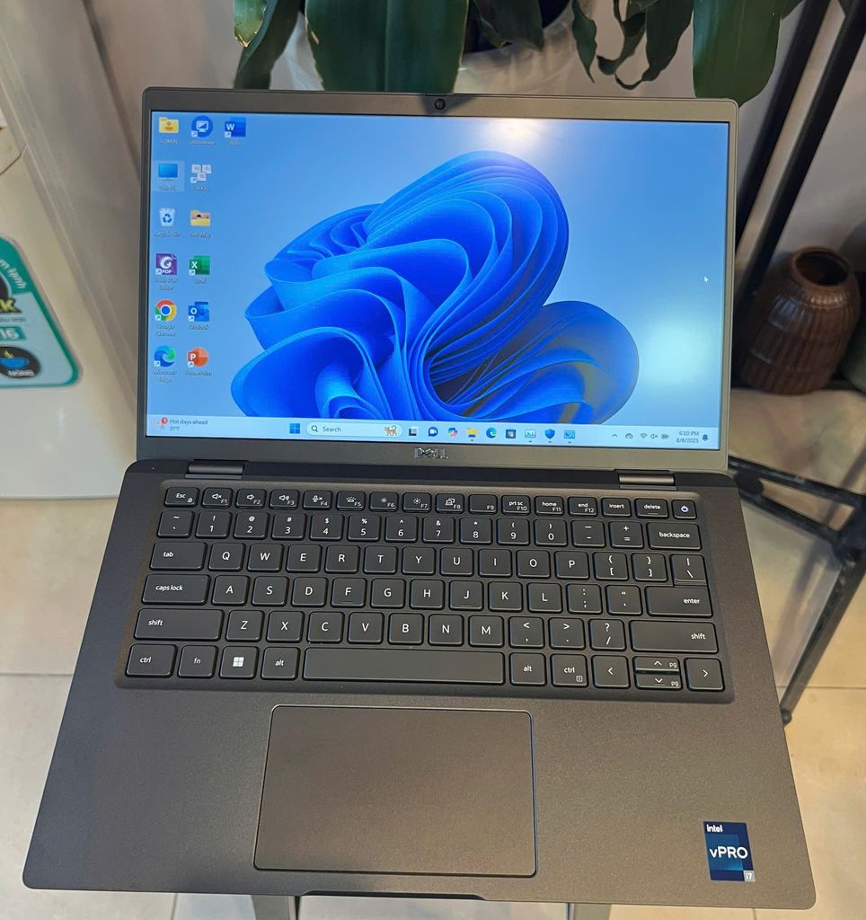 Laptop Dell Latitude 7430CPU/i7-1265U/Memory: 16GB 4800MHz LPDDR5/Storage:M.2 512GB PCIe NVMe/VGA: Intel Iris Xe Graphics/Display: 14.0