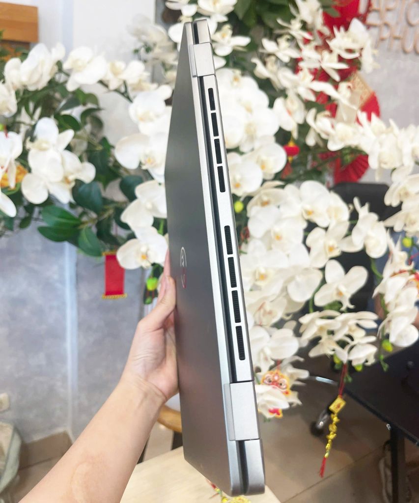 Dell Latitude 14 7450 CPU: Intel® Core™ Ultra 7 165U /Memory 32 GB LPDDR5X 6400/SSD Nvme 512Gb/LCD 14