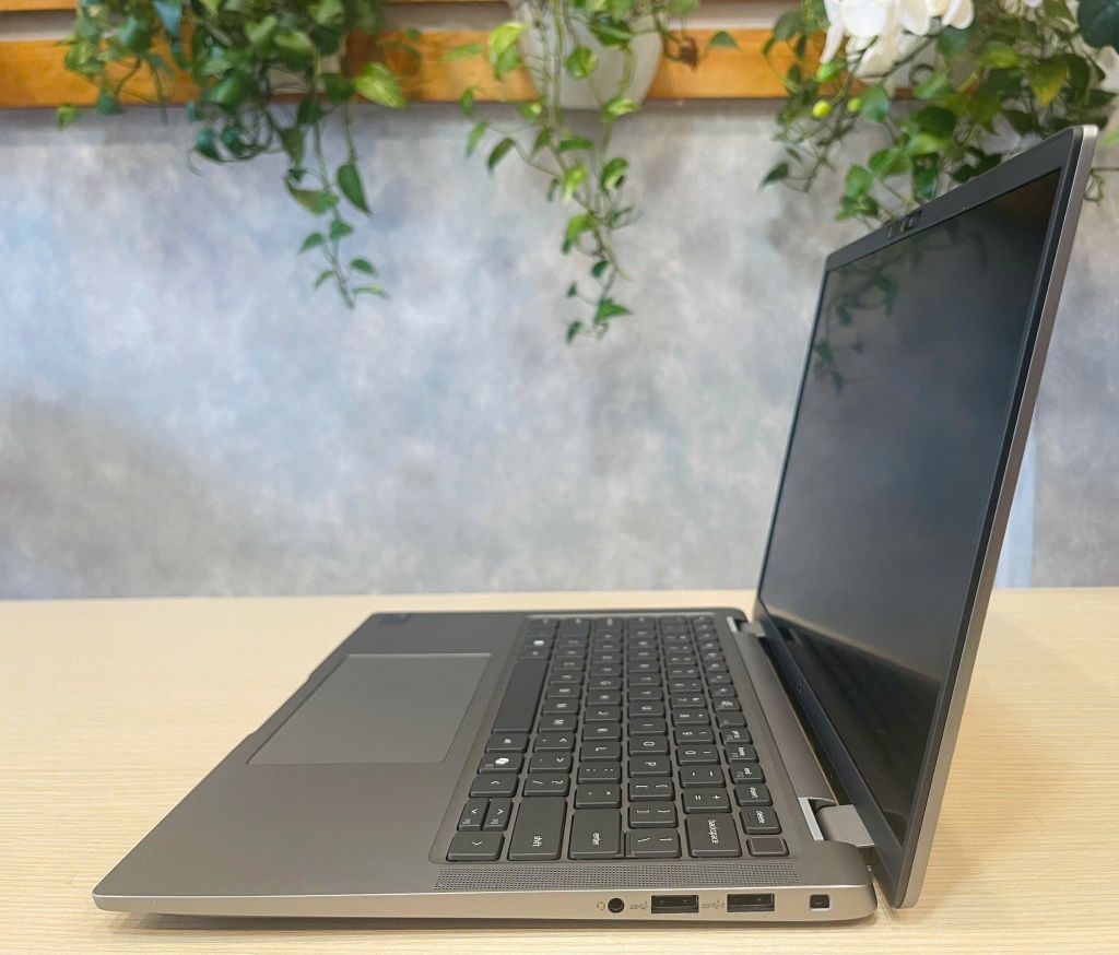 Dell Latitude 14 7450 CPU: Intel® Core™ Ultra 7 165U /Memory 32 GB LPDDR5X 6400/SSD Nvme 512Gb/LCD 14