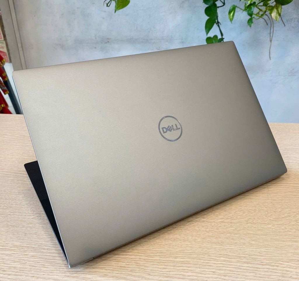 Dell Precision 5570/CPU Core i9-12900H/RAM 32Gb/SSD 512Gb/LCD 15.6' 4K Touch/VGA Nvidia A2000 8Gb/Battery 6 Cell/WIN 11 bản quyền