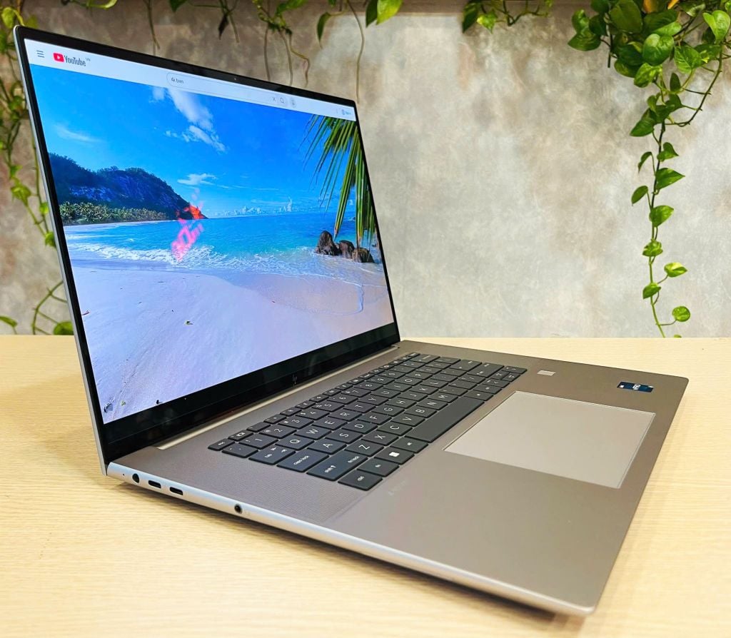 HP ZBook Studio 16 G10/CPU Core i9-13900H/RAM 16Gb Bus 5600 Max up 64GB/SSD Nvme 512GB/VGA RTX A1000 6GB/LCD 16 4K OLED Touch/Batery 6-cell, 86 Wh Li-ion polyme