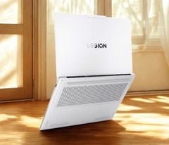 Laptop Lenovo Legion 7 16IAX10 83KY001VVN (Intel Core Ultra 9 275HX | RTX 5070 8GB | 16 inch WQXGA | 32GB | 1TB | Win 11 | Office | Trắng)