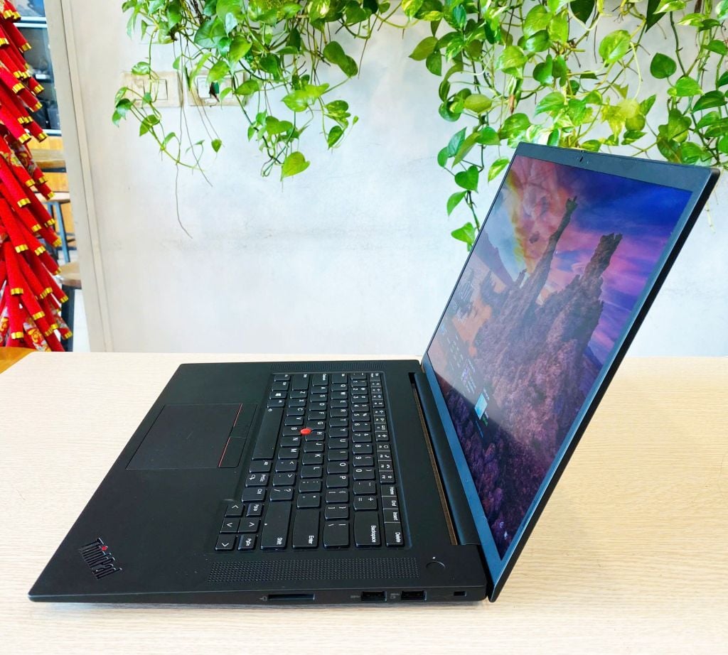 Lenovo ThinkPad P1 Gen 4 Processor: Intel® Core™ i7-11850H | Memory: 16GB |Graphics: NVIDIA T12000 4GB |16