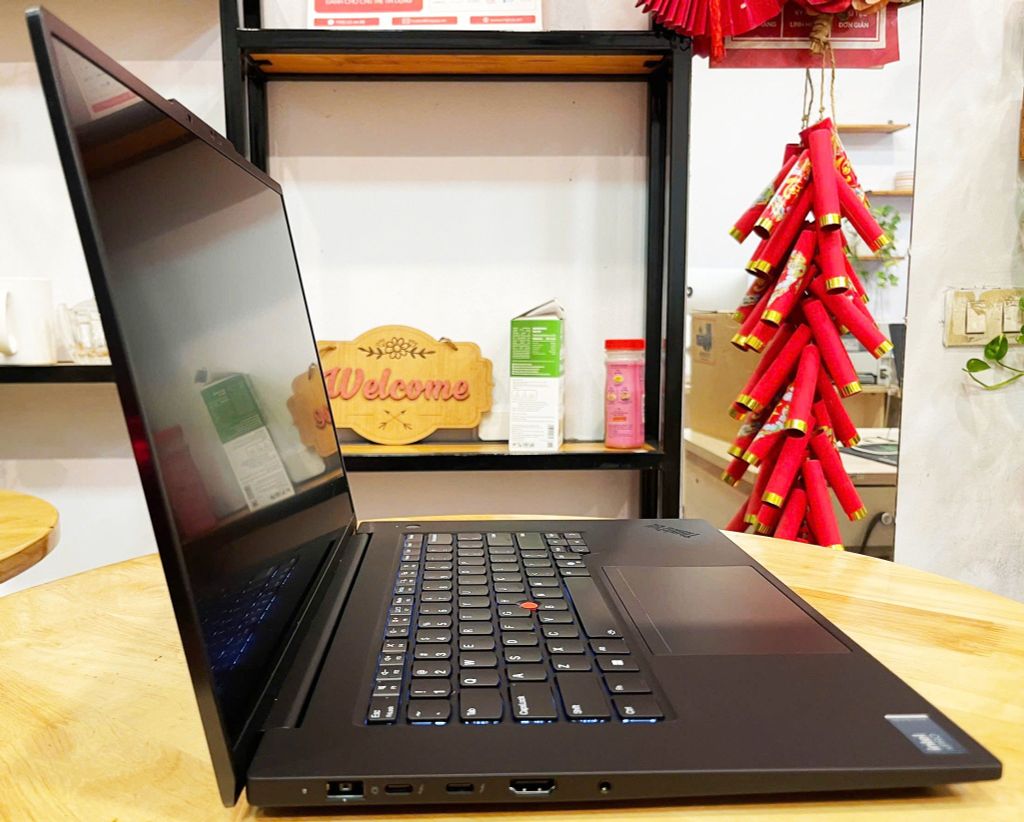 Lenovo ThinkPad P1 Gen 7/CPU Intel® Core™ Ultra 7 165H 24M/Graphics: NVIDIA® GeForce RTX™ 4060 8GB/LCD  16ʺ WQXGA (2560 x 1600) IPS/Storage: 1TB/Battery: 90Whr/WIN 11 bản quyền Linew