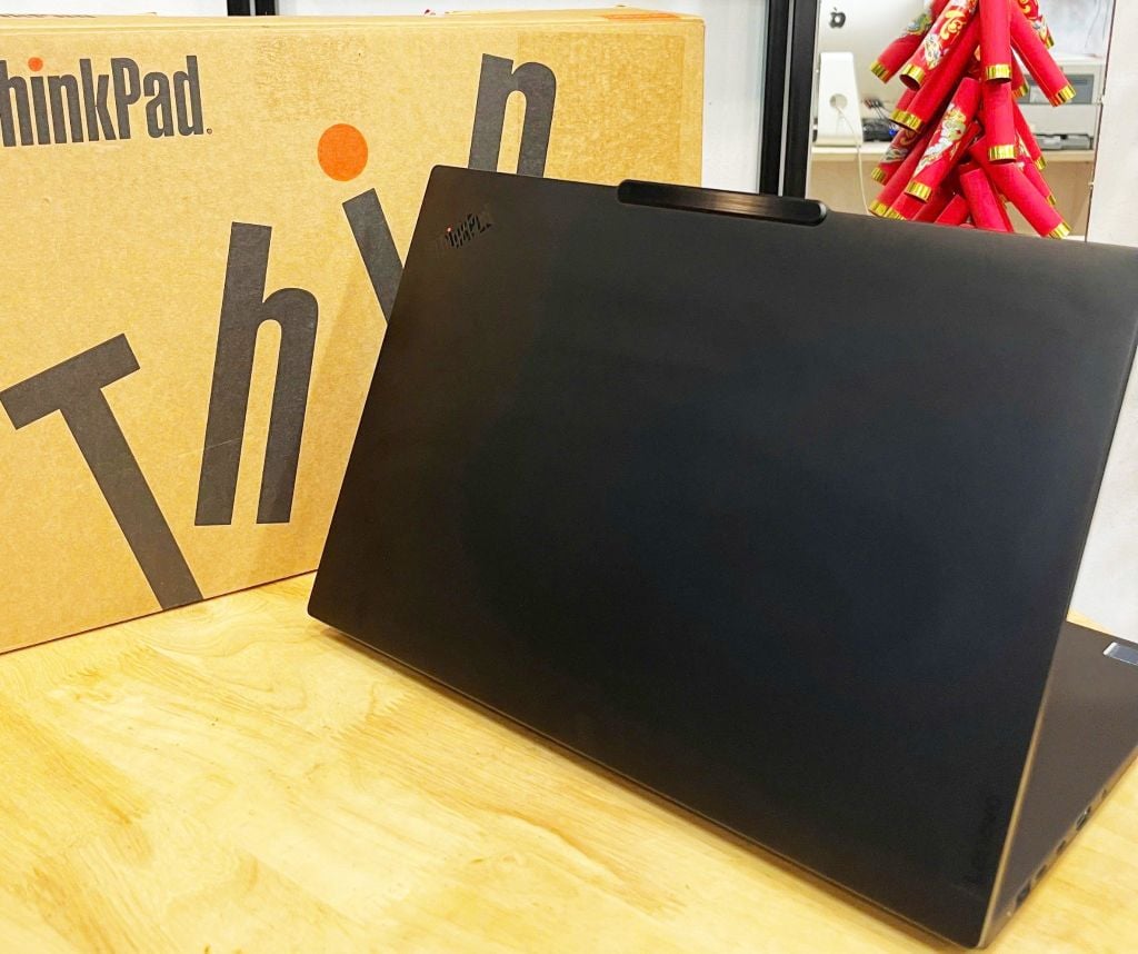 Lenovo ThinkPad P1 Gen 7/CPU Intel® Core™ Ultra 7 165H 24M/Graphics: NVIDIA® GeForce RTX™ 4060 8GB/LCD  16ʺ WQXGA (2560 x 1600) IPS/Storage: 1TB/Battery: 90Whr/WIN 11 bản quyền Linew