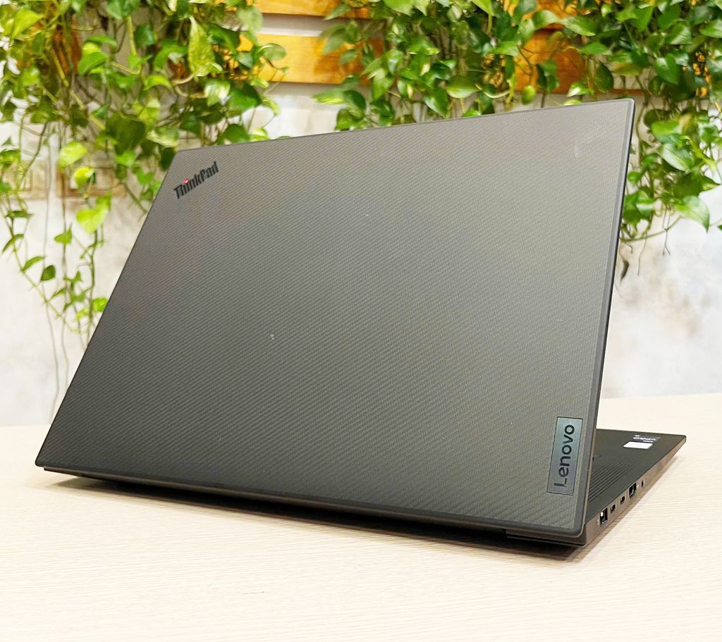 Lenovo Thinkpad Mobile Worktasion P1 Gen 5 | Processor Core i7 12800H/Memory 32GB DDR5 4800MHz/SSD Nvme 512/VGA NVIDIA®RTX™ A3000 (12GB VRAM)|LCD6″ WQUXGA (UHD+) (3840 x 2400) IPS, antiglare, 600 nits, 100% Adobe/ LINEW  Battery 90W| Trọng lượng 1.81kg