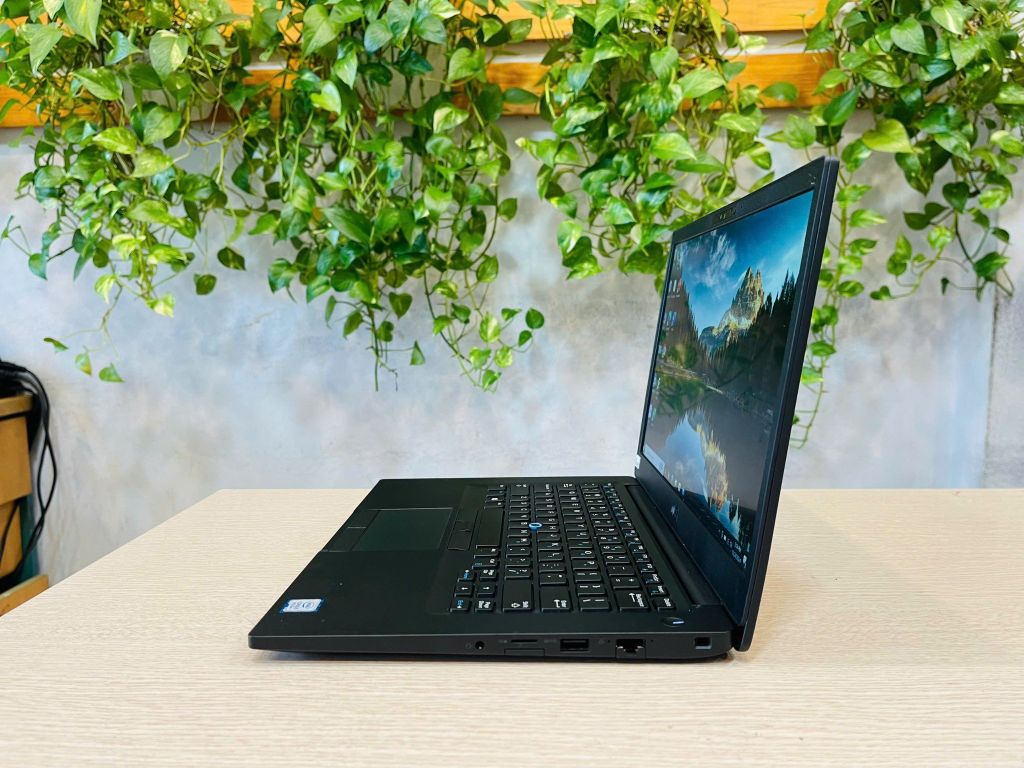 Laptop Dell 7490 Core i7 8650u/RAM 8G/SSD Nvme 256G/LCD 14' FHD/Batery 4 Cell/WIN 10 bản quyền/Cũ
