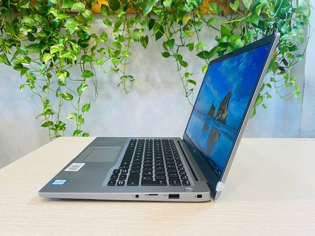 Laptop Dell Latitude 7400 Sliver CPU: Core i5 8350U/ RAM 8Gb/SSD Nvme 256Gb/LCD 14' FHD, WIN 10, Laptop cũ