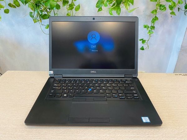 Dell Latitude 5490/CPU Core i5 8350U/DDRAM 4 Bus 2666 8G/SSD Nvme 256Gb/LCD 14' FHD/Bater 4 Cell/Hệ điều hành WIN 10 bản quyền