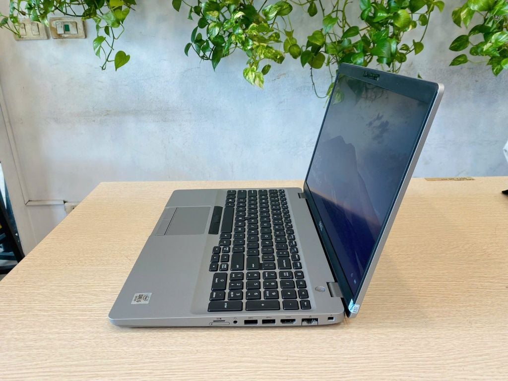 Dell Latitude 5510/CPU Core i5 1031U/RAM 8Gb/SSD Nvme 256Gb/LCD 15.6' FHD/Batery 4 Cell/WIN 10 OEM/Linew