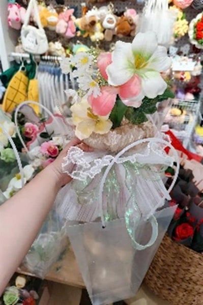  Bó 3 tulip nở kèm túi 