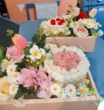  Hộp quà bánh kem mix hoa 