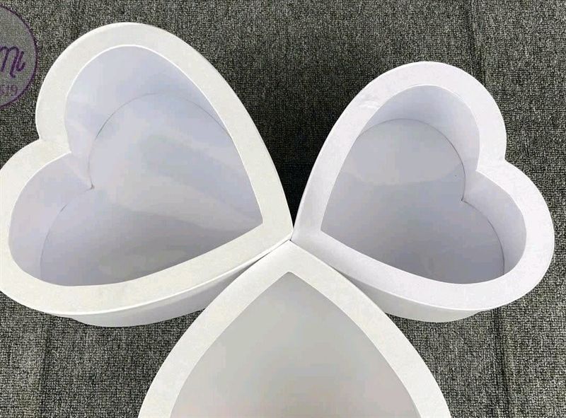  Hộp quà trái tim nắp kính 