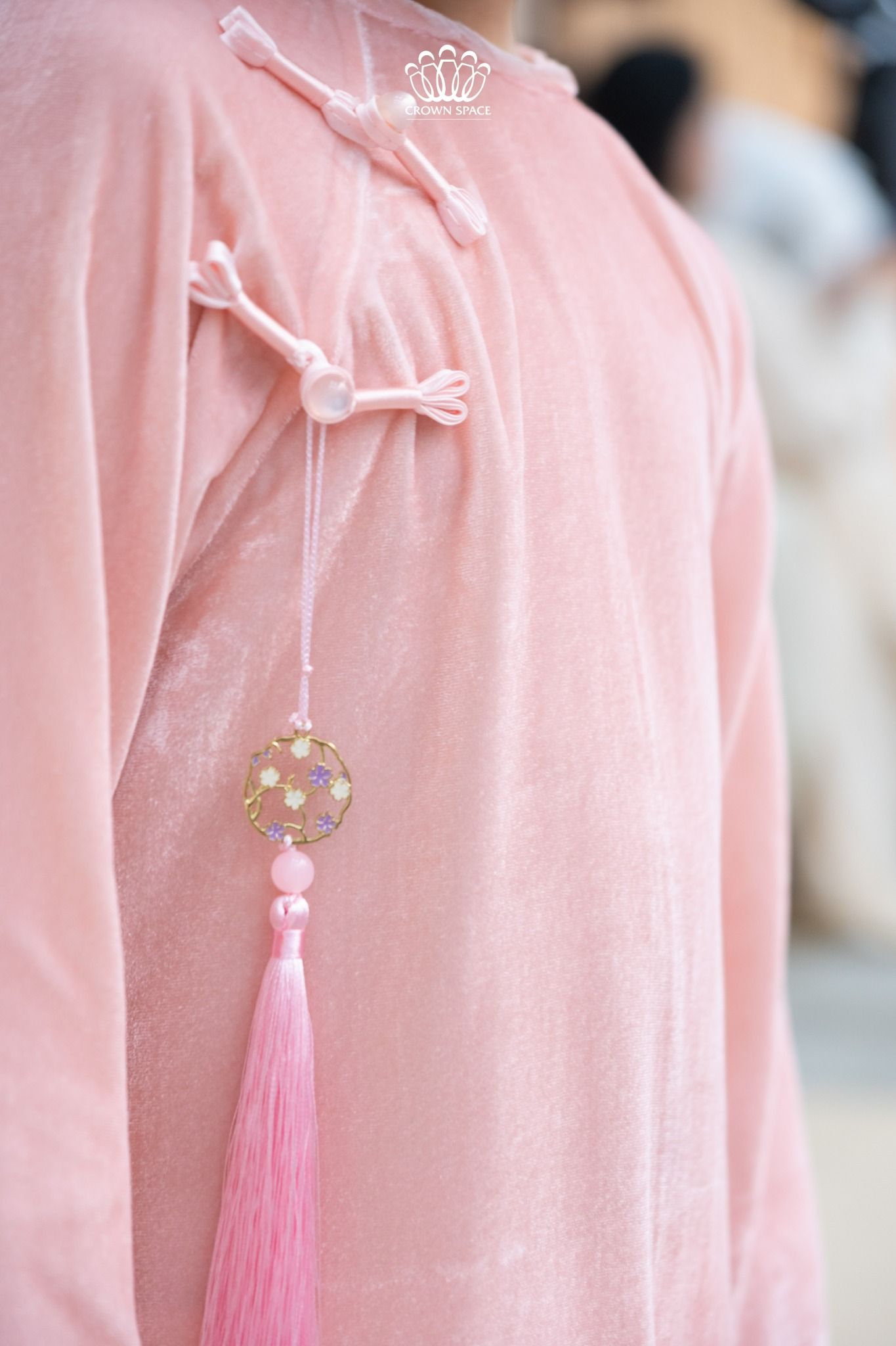  Áo Dài Bé Gái Nhung Phúc Lành Ngọt Ngào, Tinh Khôi | Crown Space CKGL9961801 