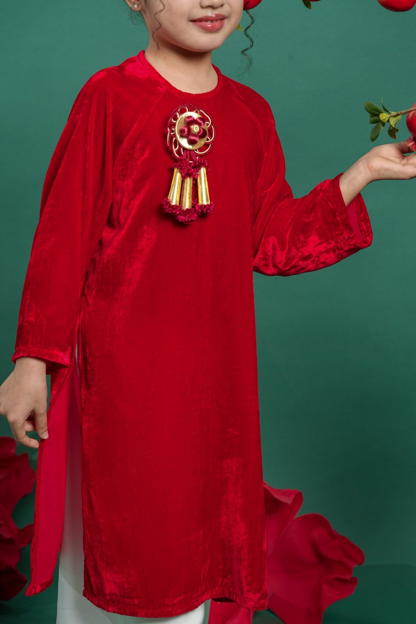  Áo Dài Bé Gái Nhung Phúc Lành Đỏ Hoa Pháo May Mắn Phối Họa Tiết Thêu Đính Thủ Công | Crown Space CKGL9961803 