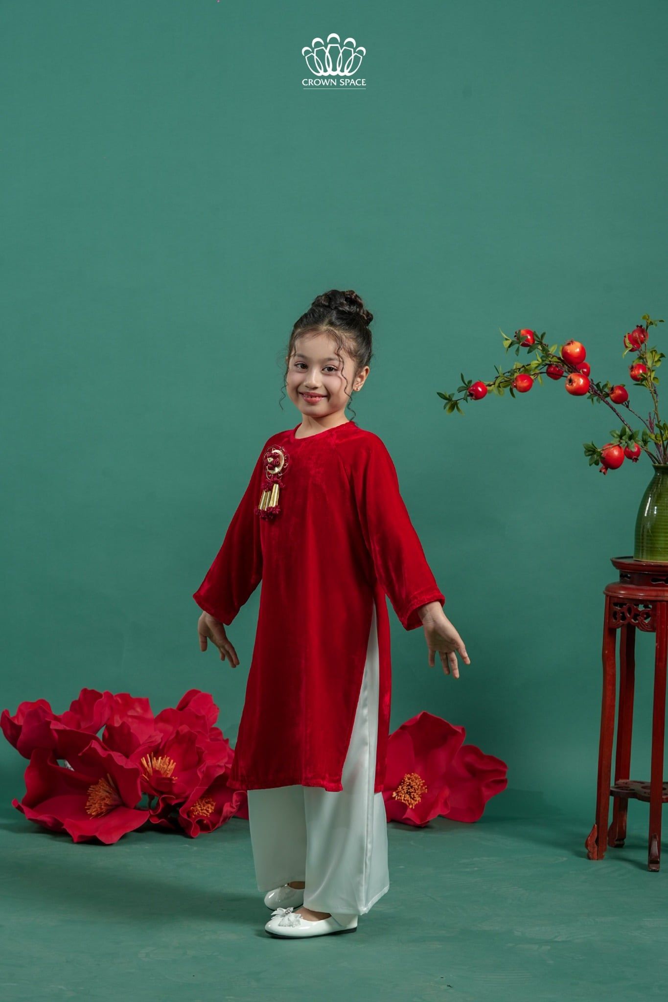  Áo Dài Bé Gái Nhung Phúc Lành Đỏ Hoa Pháo May Mắn Phối Họa Tiết Thêu Đính Thủ Công | Crown Space CKGL9961803 