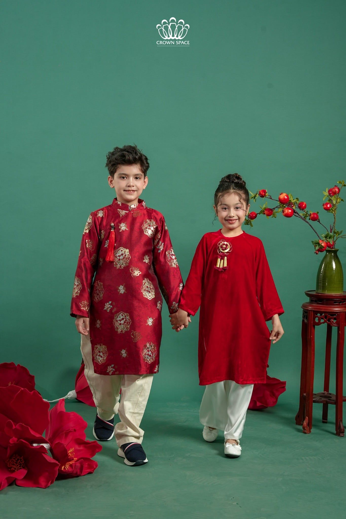  Áo Dài Bé Gái Nhung Phúc Lành Đỏ Hoa Pháo May Mắn Phối Họa Tiết Thêu Đính Thủ Công | Crown Space CKGL9961803 