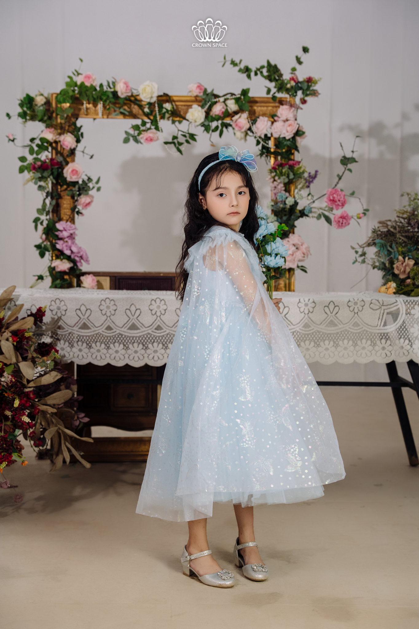  Váy Công Chúa Xanh Kèm Áo Choàng Voan Ánh Kim Crown Space CKGS3851405 