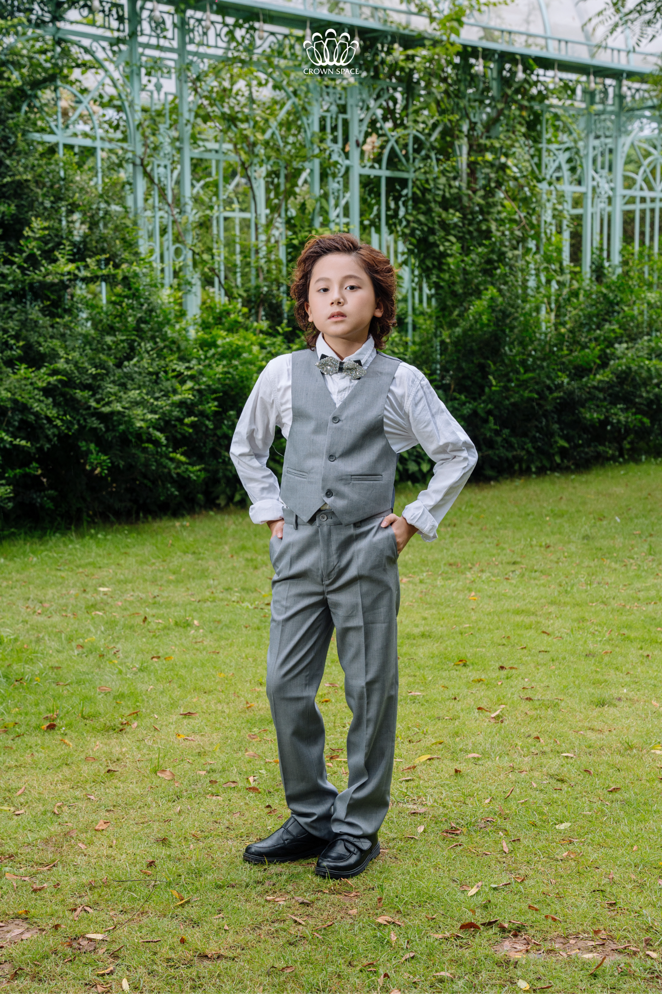  Bộ Vest Bé Trai Xám Nhạt Gồm Áo Vest, Áo Gile, Quần Âu Phong Cách Hoàng Gia Crown Space CKBL6951401 