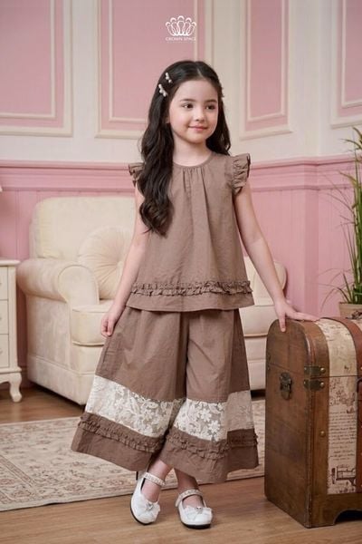  Set Áo & Quần Bé Gái Phối Ren Crown Space – Set Thời Trang Thanh Lịch CKGS3960207 