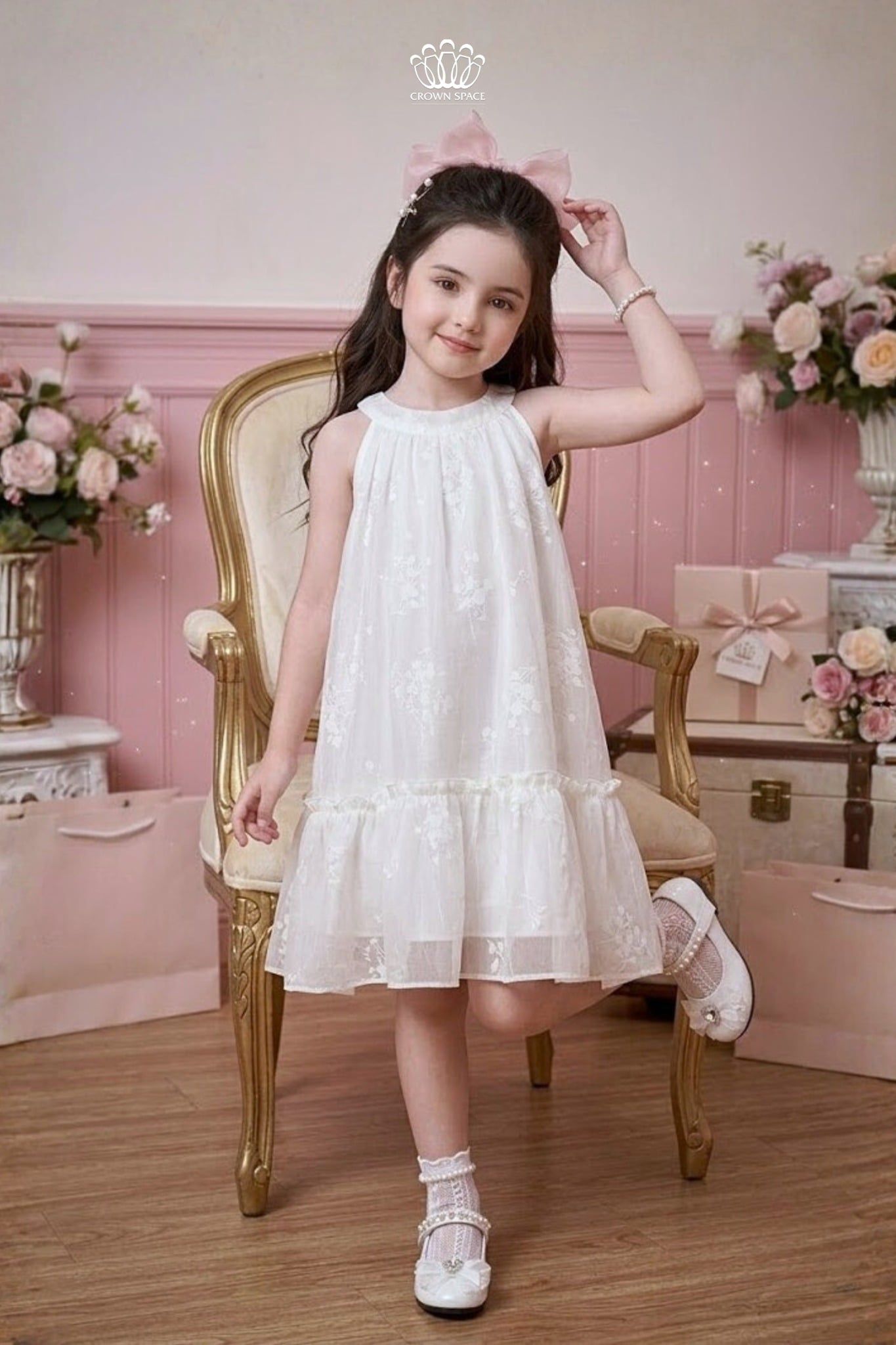  Váy Bé Gái Tulle Cổ Yếm Xếp Ly Họa Tiết Hoa Tinh Tế – Crown Space CKGS3860301 