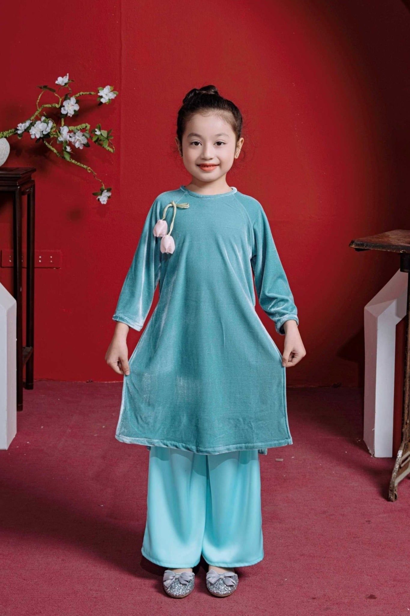  Áo Dài Nhung The Bé Gái Màu Xanh Bình An, Sang Trọng, Dịu Dàng | Crown Space CKGL9942201/CKGL9942202 