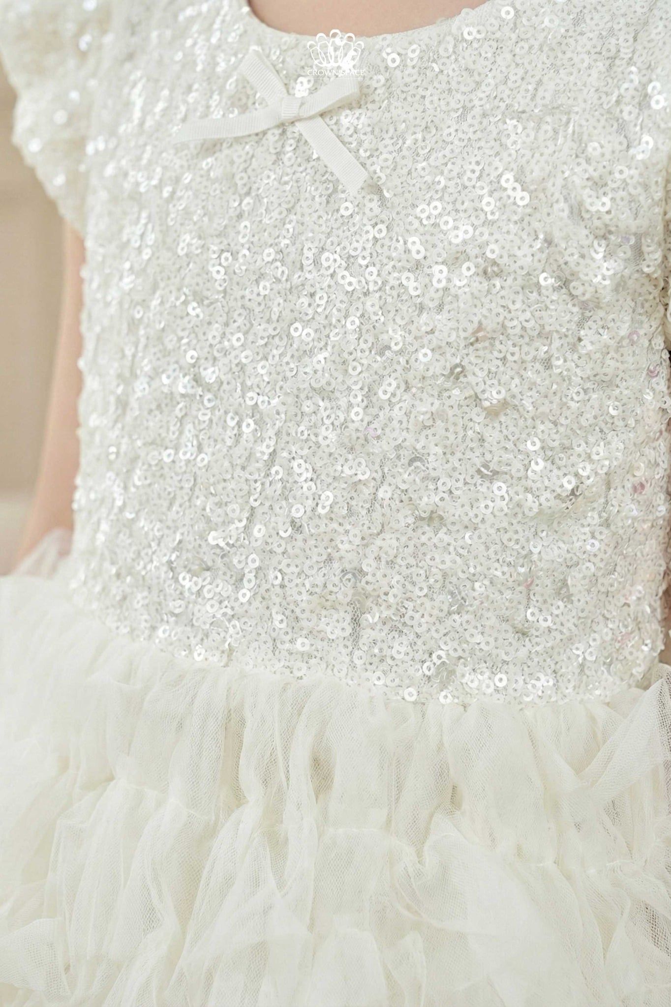  Váy Công Chúa Dạ Hội Kim Sa Xám Bạc Tay Cánh Tiên Lộng Lẫy | Crown Space CKGS6851601 