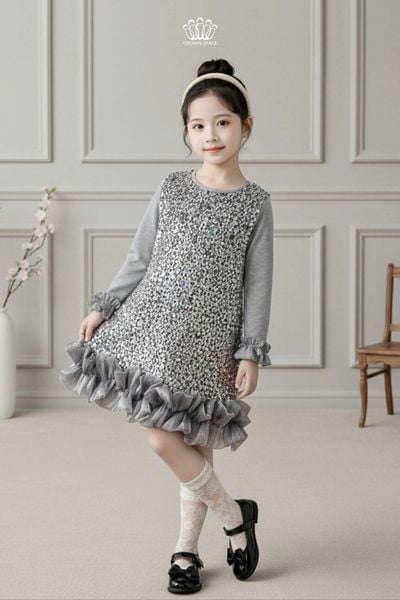  Váy Thiết Kế Kim Sa Xám Bạc Lộng Lẫy, Phối Gấu Voan Xếp Tầng | Crown Space CKGL6851603 