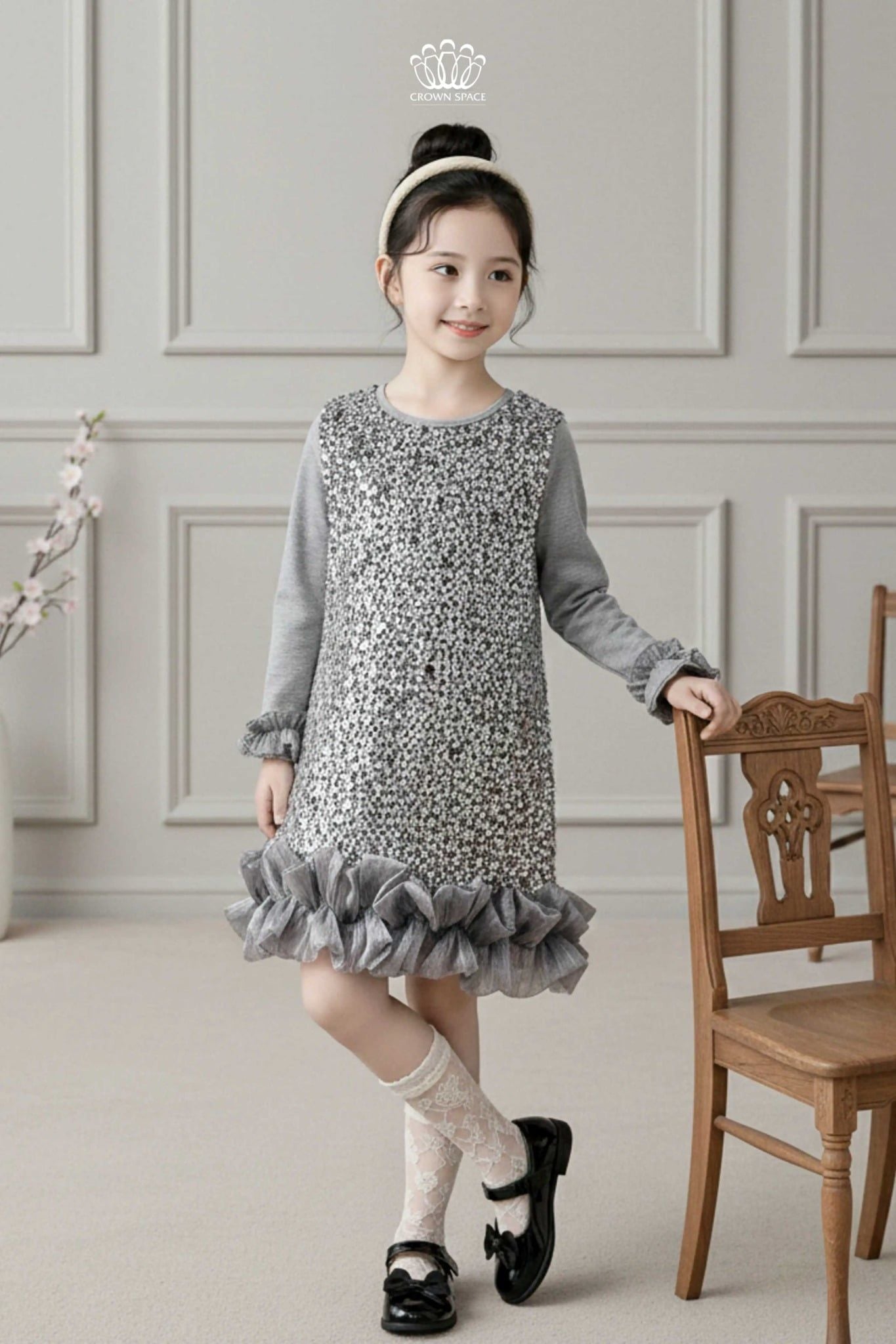  Váy Thiết Kế Kim Sa Xám Bạc Lộng Lẫy, Phối Gấu Voan Xếp Tầng | Crown Space CKGL6851603 