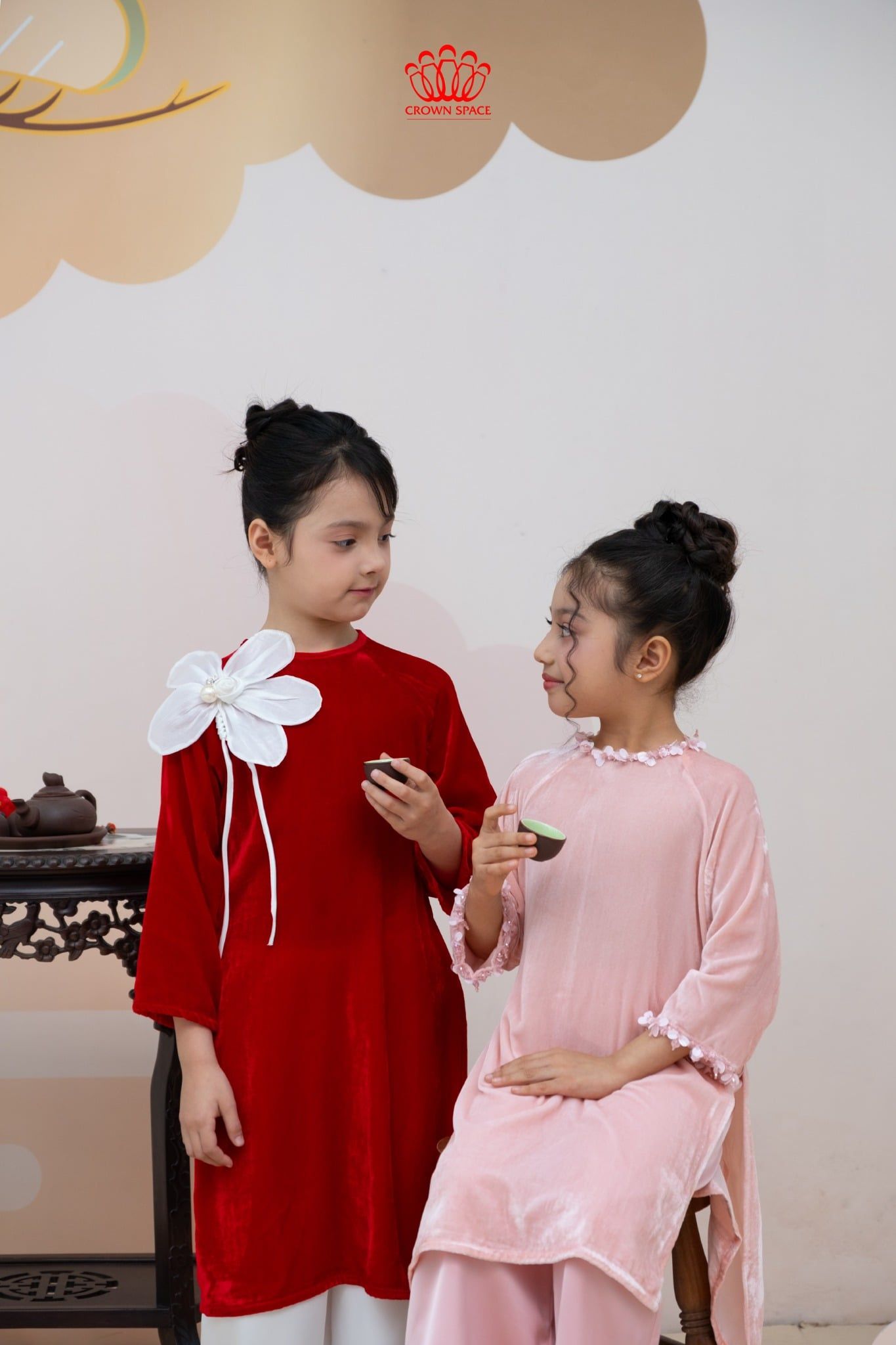  Áo Dài Bé Gái Nhung Phúc Lành Đỏ Hoa Nắng Phối Họa Tiết Đính Kết Thủ Công | Crown Space CKGL9961802 