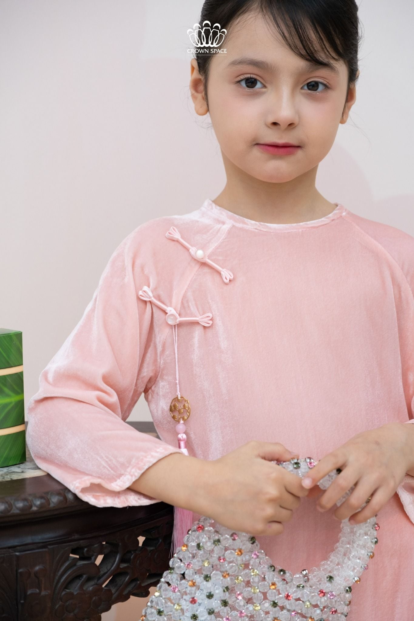  Áo Dài Bé Gái Nhung Phúc Lành Ngọt Ngào, Tinh Khôi | Crown Space CKGL9961801 