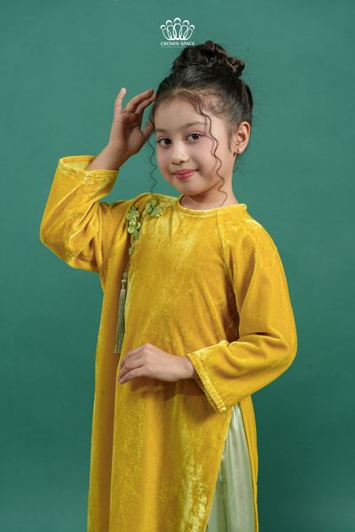  Áo Dài Bé Gái Nhung Phúc Lành Vàng Hổ Phách Đính Khánh Ngọc Phú Quý | Crown Space CKGL9961805 