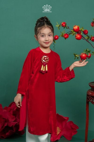  Áo Dài Bé Gái Nhung Phúc Lành Đỏ Hoa Pháo May Mắn Phối Họa Tiết Thêu Đính Thủ Công | Crown Space CKGL9961803 
