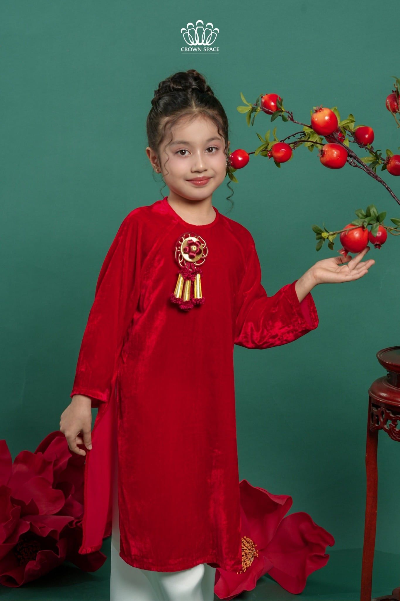  Áo Dài Bé Gái Nhung Phúc Lành Đỏ Hoa Pháo May Mắn Phối Họa Tiết Thêu Đính Thủ Công | Crown Space CKGL9961803 