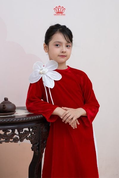  Áo Dài Bé Gái Nhung Phúc Lành Đỏ Hoa Nắng Phối Họa Tiết Đính Kết Thủ Công | Crown Space CKGL9961802 