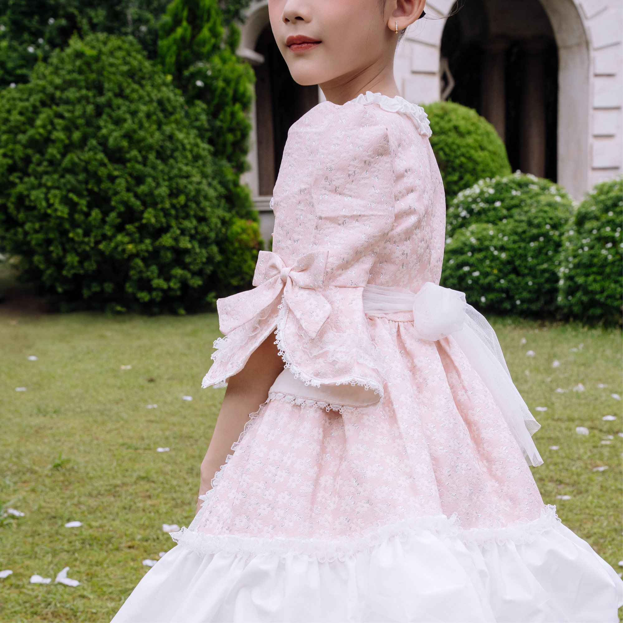  Váy Công Chúa Hoàng Gia Đính Ngọc Hồng Pastel – Trắng Crown Space CKGS3851403 