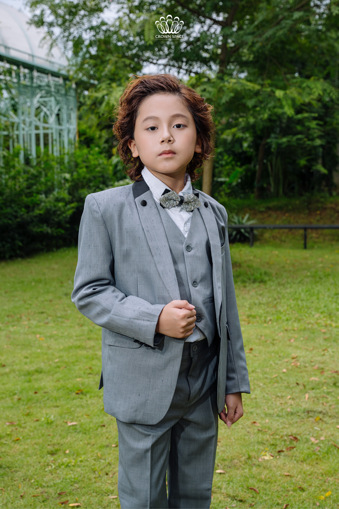  Bộ Vest Bé Trai Xám Nhạt Gồm Áo Vest, Áo Gile, Quần Âu Phong Cách Hoàng Gia Crown Space CKBL6951401 
