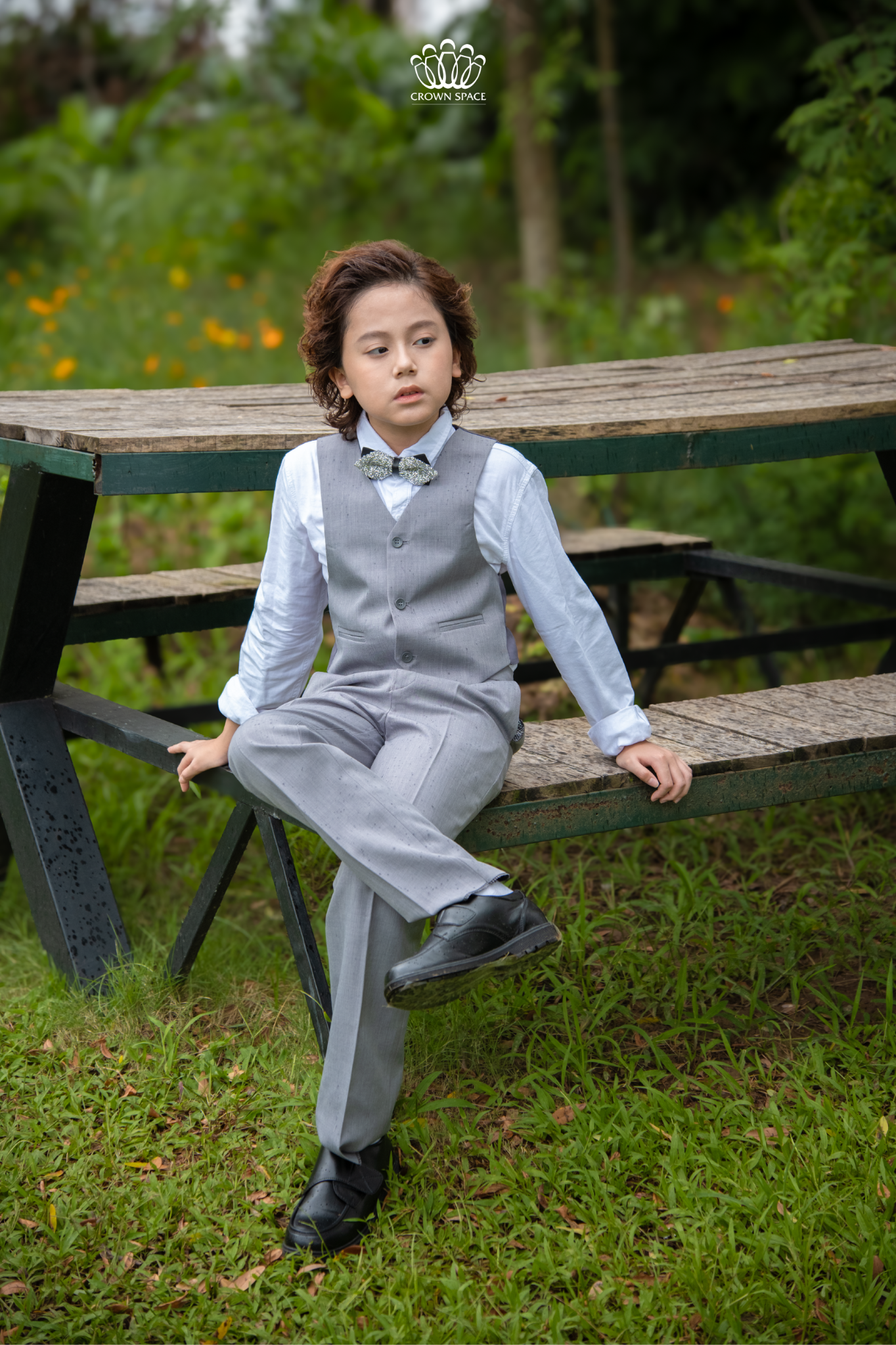  Bộ Vest Bé Trai Xám Nhạt Gồm Áo Vest, Áo Gile, Quần Âu Phong Cách Hoàng Gia Crown Space CKBL6951401 