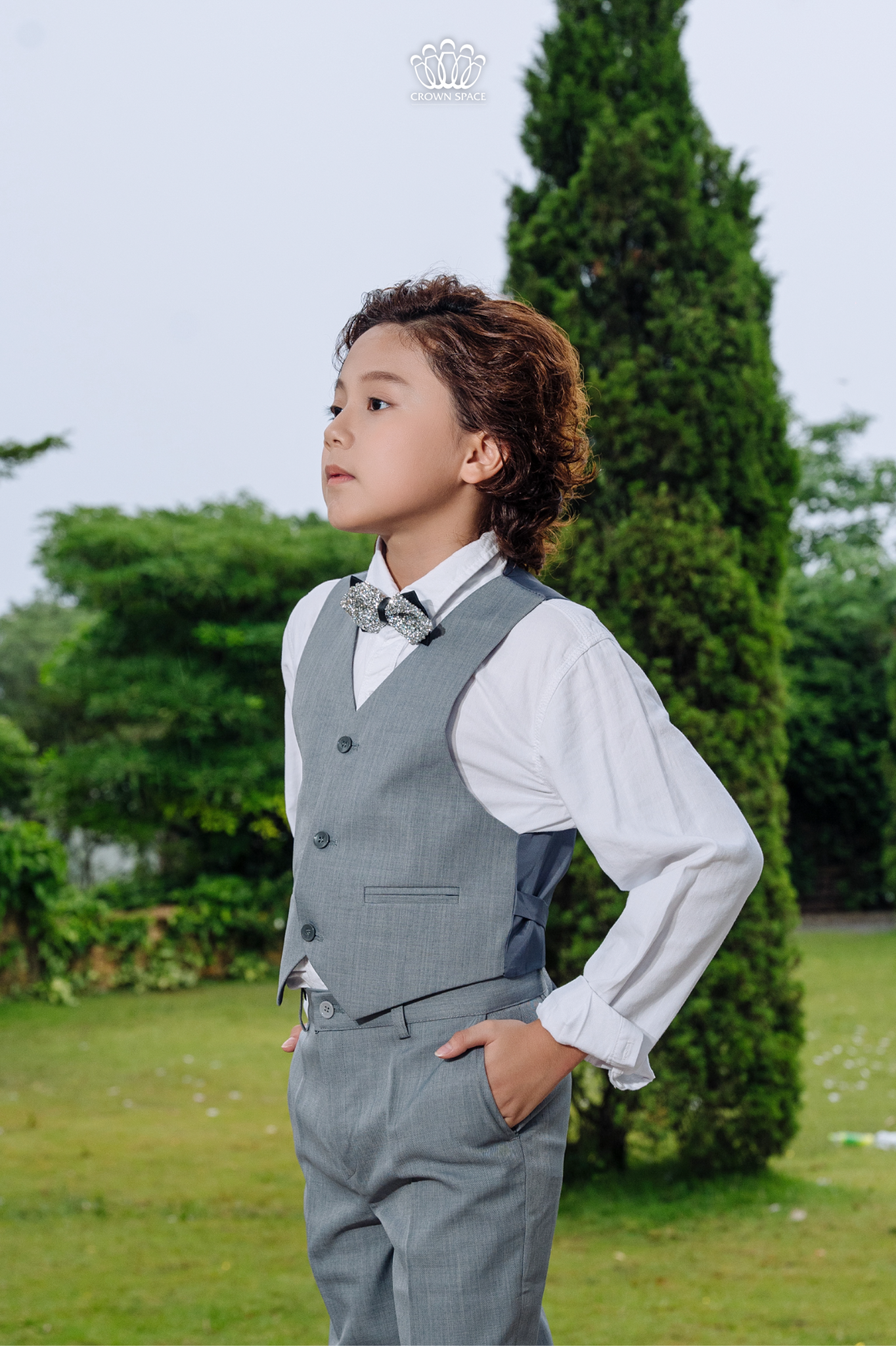  Bộ Vest Bé Trai Xám Nhạt Gồm Áo Vest, Áo Gile, Quần Âu Phong Cách Hoàng Gia Crown Space CKBL6951401 